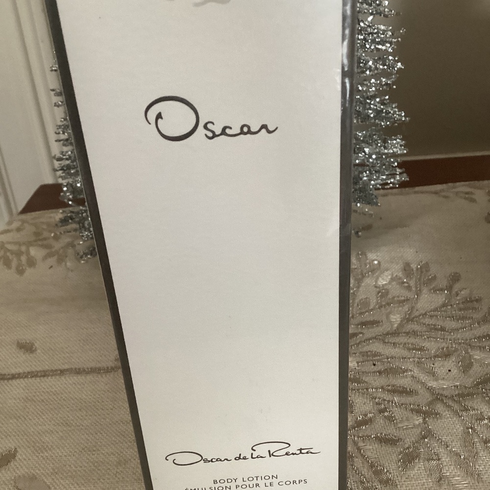 New, Sealed Oscar De La Renta - Oscar - Body Lotion - 6.8 fl.oz - 200 ml